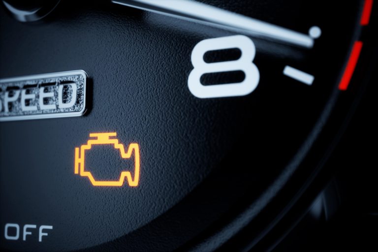 Voyant moteur allumé 3 problèmes techniques à ne pas négliger