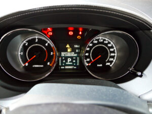 Le tableau de bord de votre véhicule affiche la vitesse de votre voiture, votre niveau de carburant ou le nombre de tours du moteur.