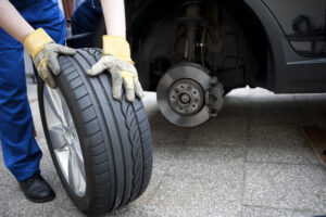 Pour le moment, le pneu increvable n'a pas encore officiellement fait son entrée sur le marché automobile des particuliers.