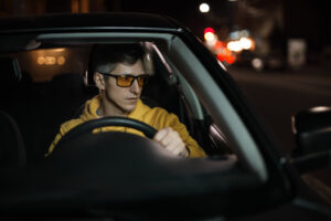 Les lunettes de conduite de nuit sont efficaces pour contrer les rayons de lumières auxquels vous vous exposez pendant la conduite de nuit.